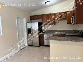 2325 Hope St in Hollywood, FL - Building Photo - Building Photo