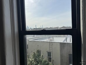 31-14 35th St in Queens, NY - Building Photo - Building Photo