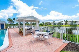 5553 NE Gulfstream Way in Stuart, FL - Building Photo - Building Photo