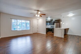 621 E 99th St in Inglewood, CA - Building Photo - Building Photo