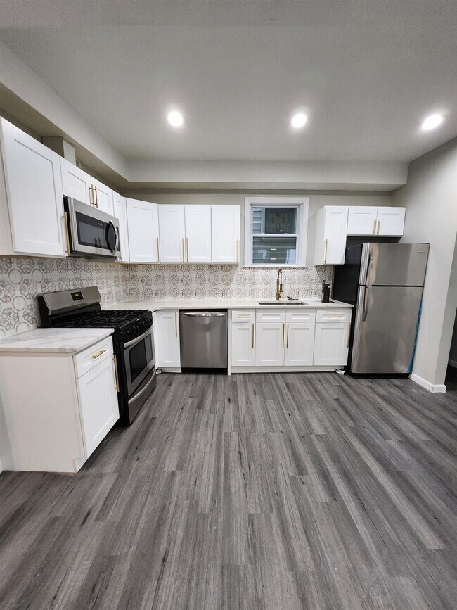 23 Bayview Ave in Jersey City, NJ - Building Photo - Building Photo