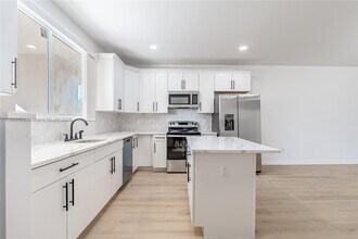 2575 SW 64th Ave in Miramar, FL - Building Photo - Building Photo