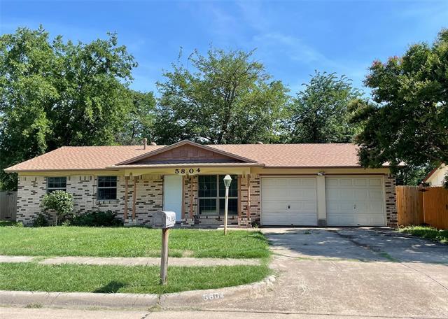 5804 Rosalyn Dr in Watauga, TX - Building Photo