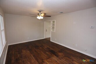 128 Sherwood St in San Marcos, TX - Building Photo - Building Photo