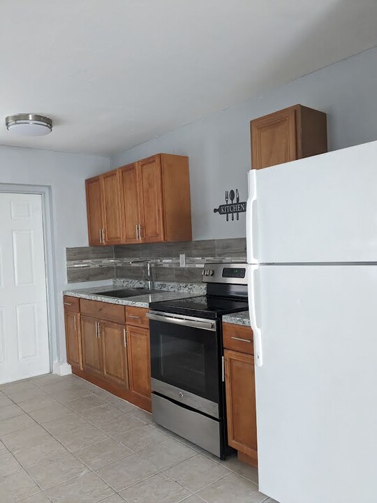 209 Avondale Dr, Unit 1 East in Pompano Beach, FL - Building Photo