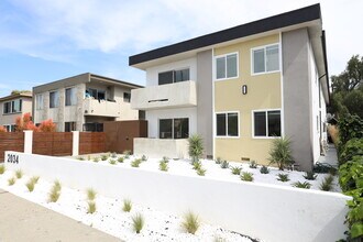 2034 Garth Avenue in Los Angeles, CA - Building Photo - Building Photo