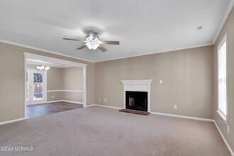 103 E Carrington Way in Jacksonville, NC - Building Photo - Building Photo
