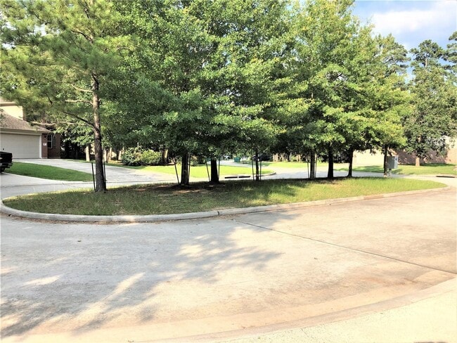 property at 62 Rookwood Ct