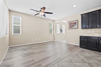 9304 Golden Lad Ave in Las Vegas, NV - Foto de edificio - Building Photo