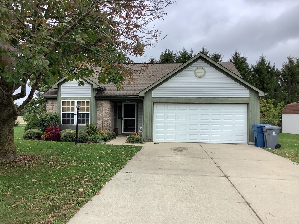 7440 Chipwood Dr in Noblesville, IN - Building Photo
