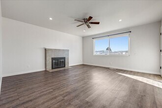 1674 Kenneth St in Seaside, CA - Building Photo - Building Photo