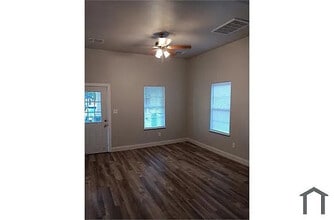 Room in House on Delmar St in San Antonio, TX - Building Photo - Building Photo