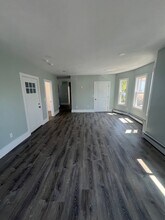 151 Pilgrim Ave, Unit 2 in Worcester, MA - Foto de edificio - Building Photo