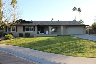 8353 E Via de Sereno in Scottsdale, AZ - Building Photo