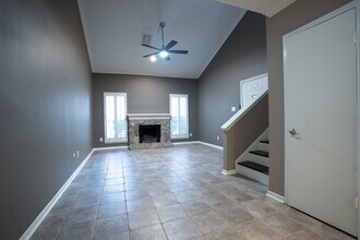 928 Memorial Village Dr in Houston, TX - Building Photo - Building Photo