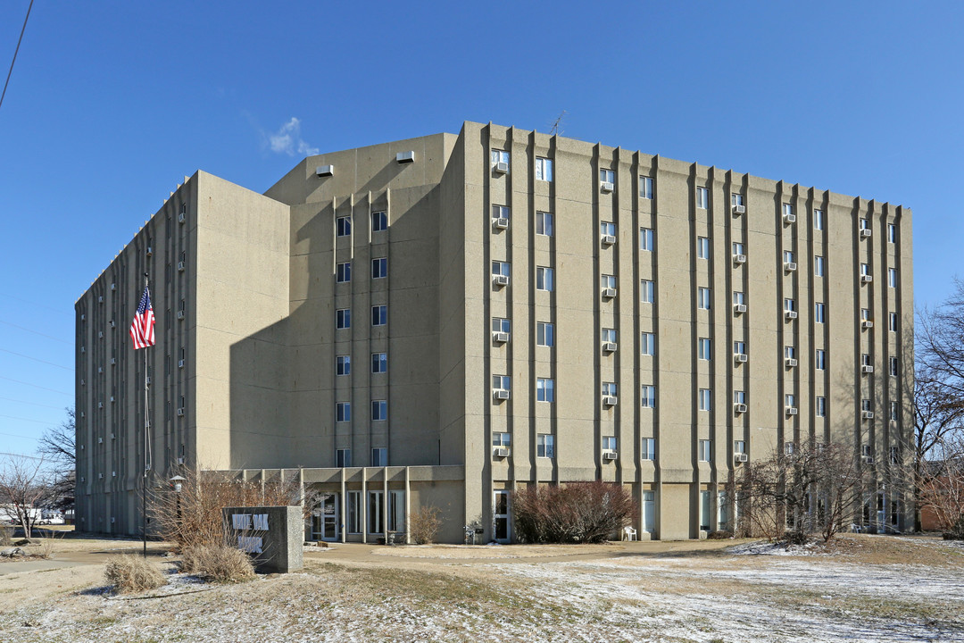 White Oak Manor in Evansville, IN - Foto de edificio