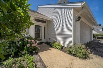 5760 Emerald Ridge Pkwy in Solon, OH - Building Photo - Building Photo