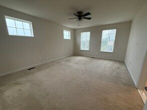 5585 Peregrine Wy in Frederick, MD - Building Photo - Building Photo