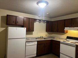 59 Manchester St in Leominster, MA - Building Photo