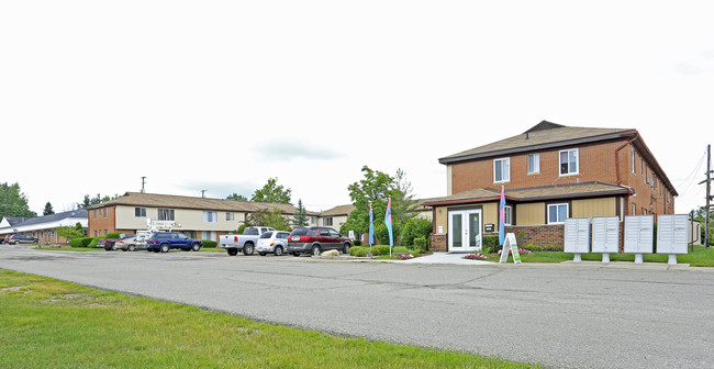 Drakeshire Apartments in Lapeer, MI - Foto de edificio - Building Photo