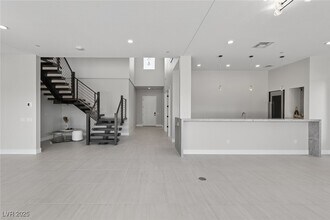 10663 Stone Ledge Ave in Las Vegas, NV - Building Photo - Building Photo