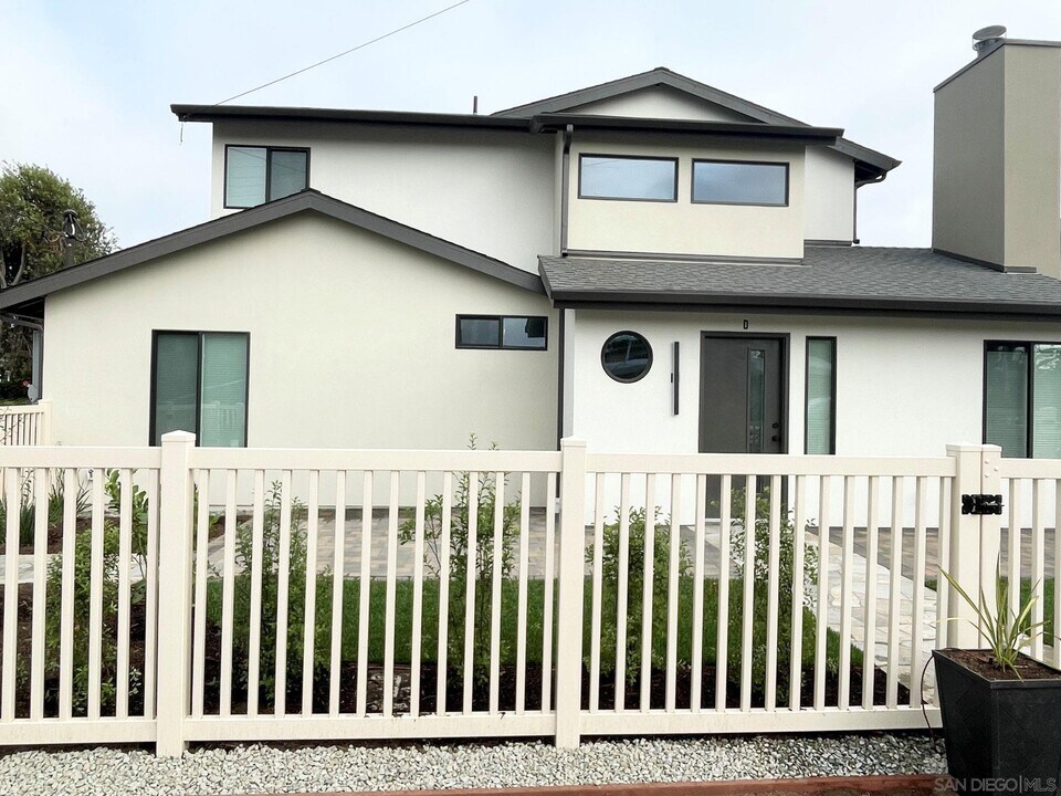 1093 N Vulcan Ave in Encinitas, CA - Building Photo
