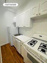 361 W 51st St in New York, NY - Foto de edificio - Building Photo