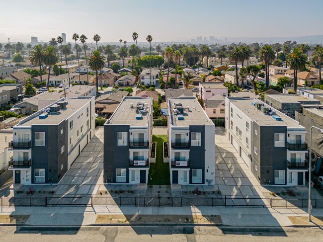 2733 S La Brea Ave
