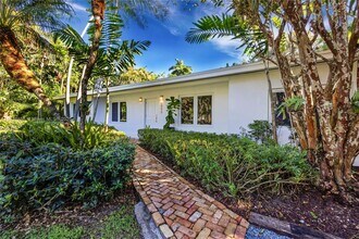 5990 SW 86th St in South Miami, FL - Building Photo - Building Photo