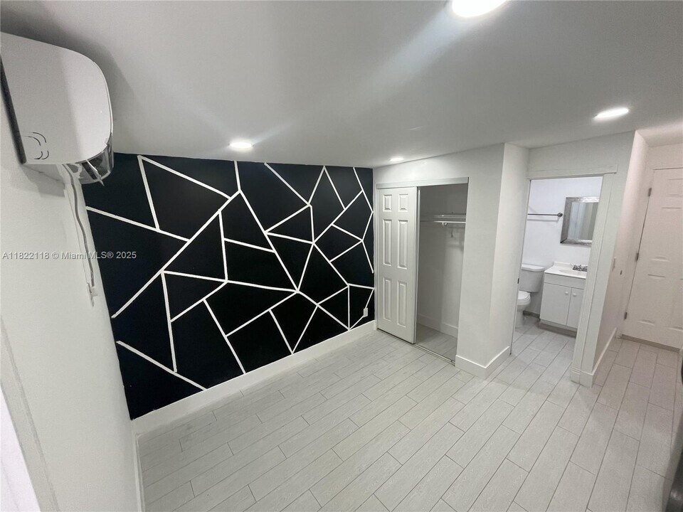 5803 Buchanan St in Hollywood, FL - Building Photo