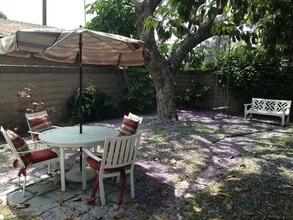 5488 E 27th St in Long Beach, CA - Foto de edificio - Building Photo