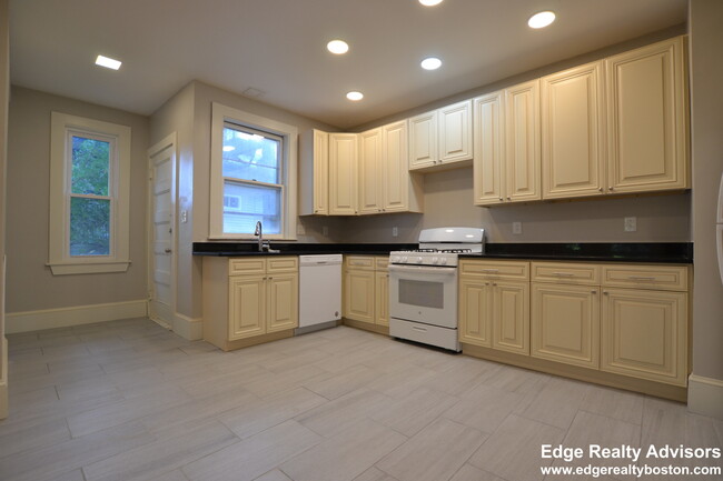 63 Ridgemont St, Unit 2 in Boston, MA - Building Photo - Building Photo