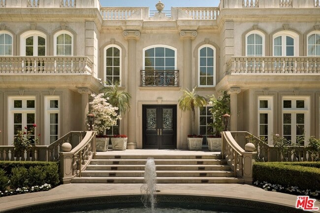 property at 628 N Rodeo Dr