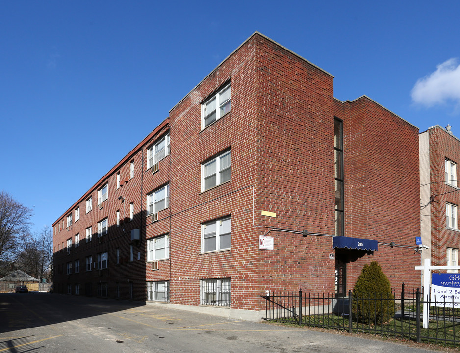 Garden Hill Apartments in Hartford, CT - Building Photo