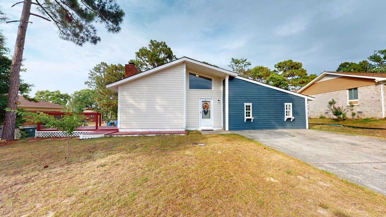 5743 McDougal Dr in Fayetteville, NC - Building Photo