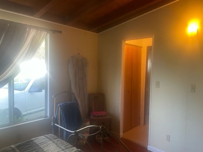 450 Davos Dr in Crestline, CA - Building Photo - Building Photo