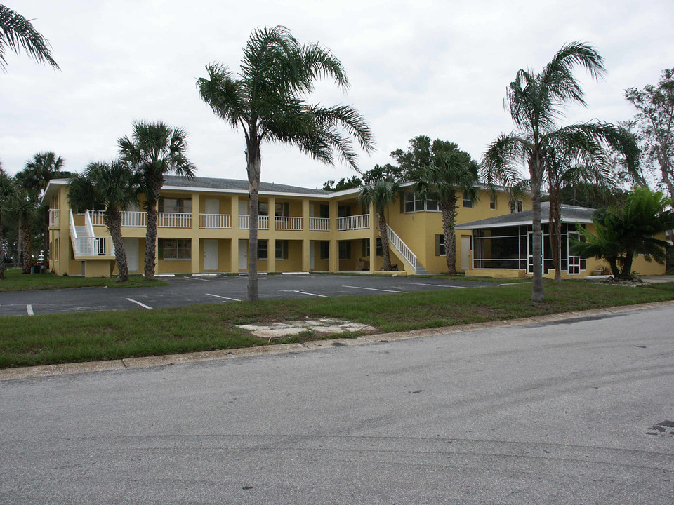 The Plantation At Edgewater Dr in Clearwater, FL - Building Photo