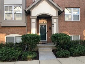 1052 N Claremont Dr in Palatine, IL - Building Photo