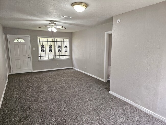 5902 Pershing St in Houston, TX - Foto de edificio - Building Photo