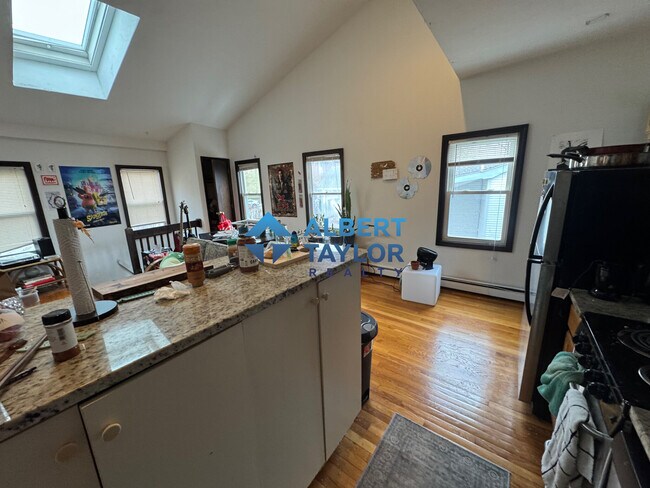 8 Shepard St, Unit 1 in Cambridge, MA - Building Photo - Building Photo