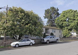 660 Scofield Ave in East Palo Alto, CA - Building Photo - Building Photo