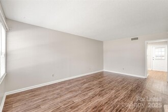 4736 Old Lantern Way in Charlotte, NC - Building Photo - Building Photo