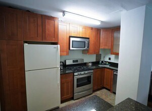 2401 H St NW, Unit 614 in Washington, DC - Building Photo - Building Photo