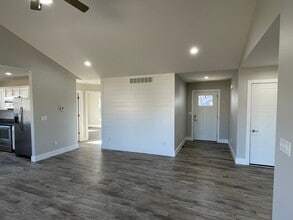 106 Kennedy Ct in Waynesville, MO - Building Photo - Building Photo