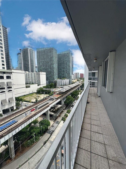 104 SW 9th St, Unit 1206 in Miami, FL - Building Photo