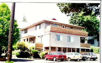 1916 N 44th St in Seattle, WA - Building Photo - Building Photo