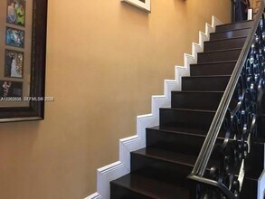 8067 NW 199th Terrace in Hialeah, FL - Foto de edificio - Building Photo