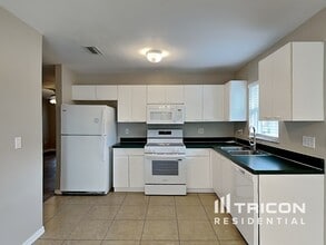 3560 Central Ave in Sarasota, FL - Building Photo - Building Photo