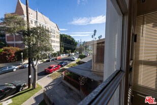 1420 Alvarado Terrace in Los Angeles, CA - Building Photo