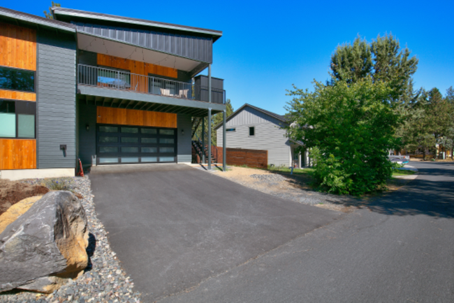 19973 Aspenwood Rd in Bend, OR - Building Photo - Building Photo